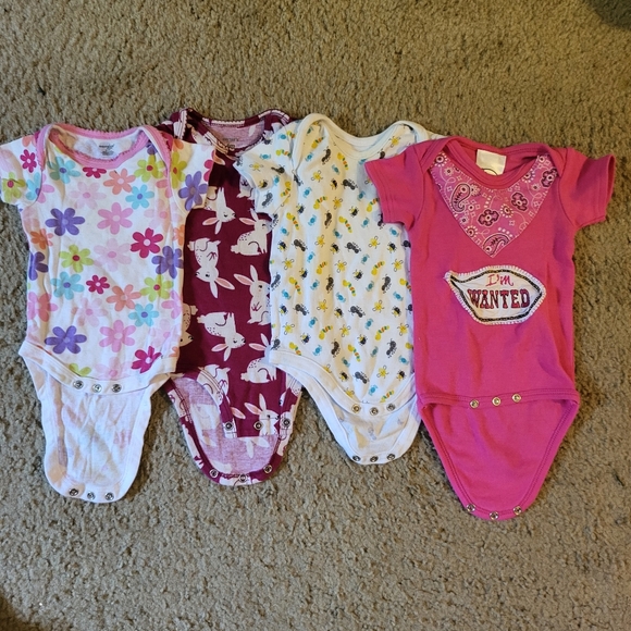 Baby girl onesie - Picture 7 of 8